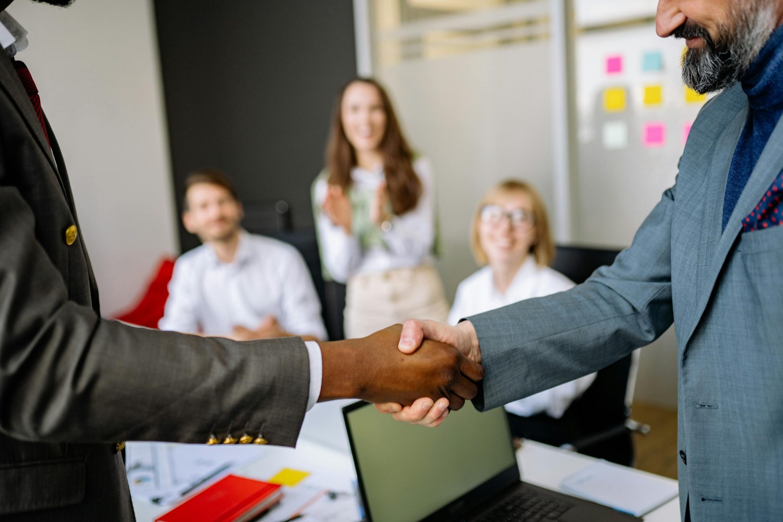 B2B iş anlaşması ve ortaklık