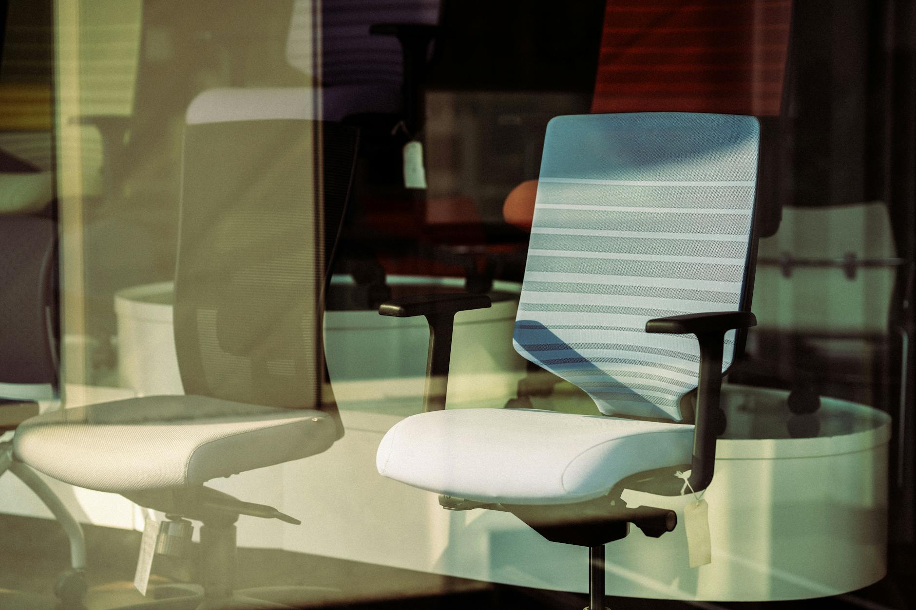ergonomik ofis sandalyesi çalışma alanı