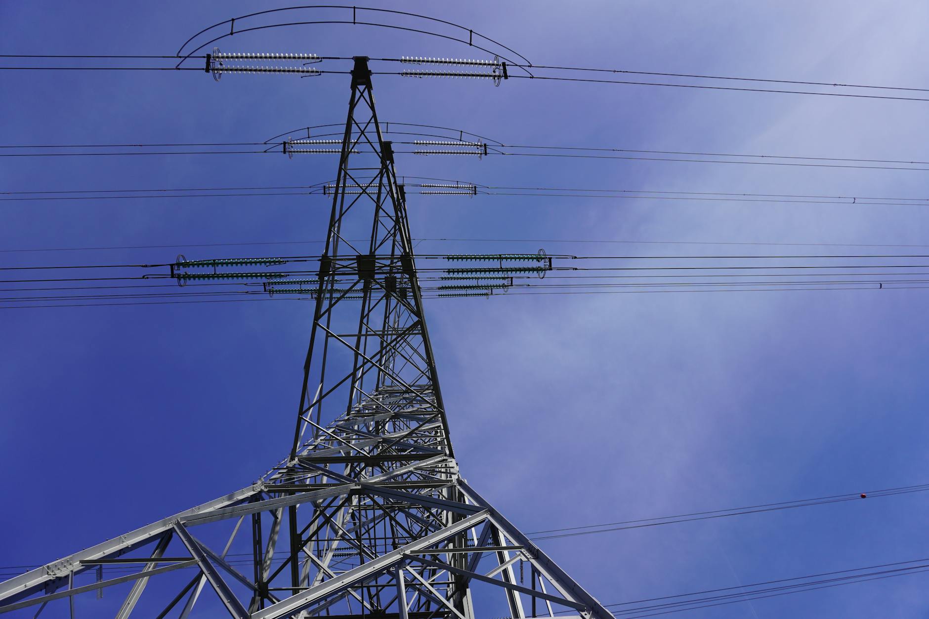 yüksek gerilim enerji nakil hattı direği